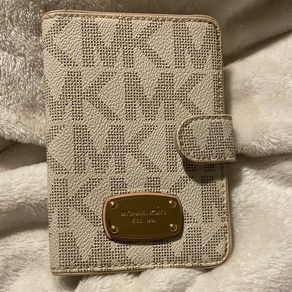 Michael Kors Handbags - Michael Kors passport holder